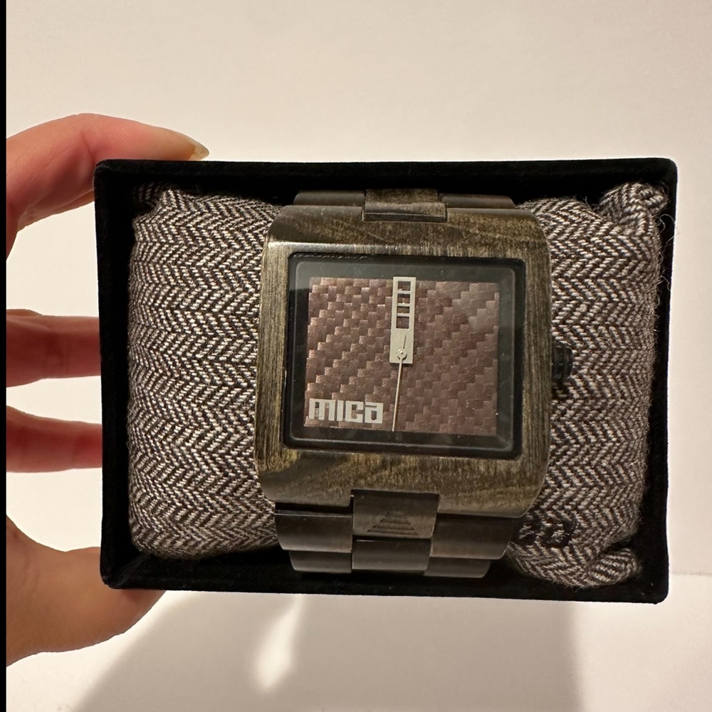 Mica Watch - Picture 2 of 6